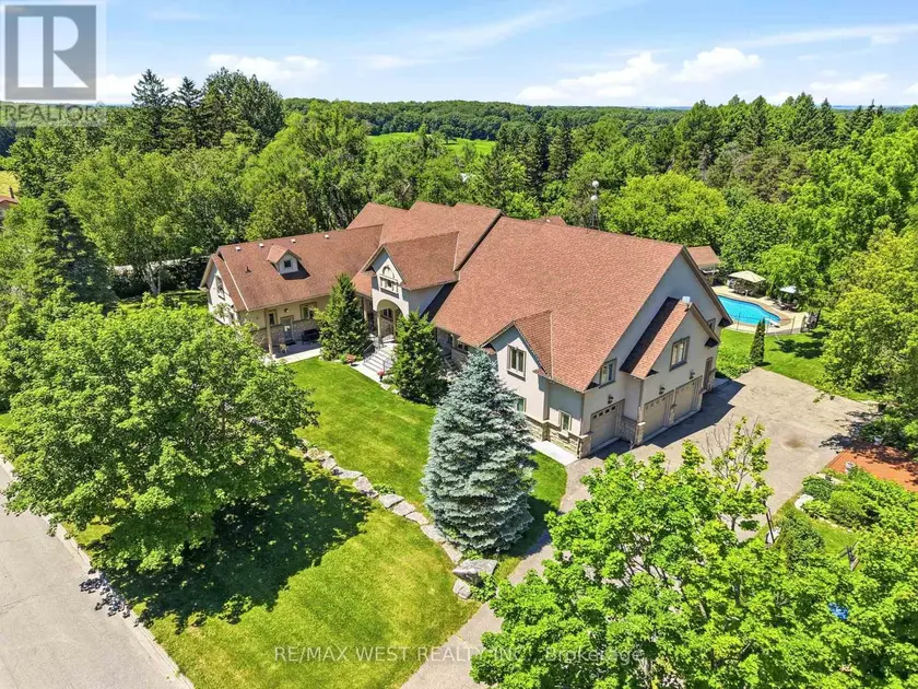Detached at 2 KINGSWOOD DRIVE, King