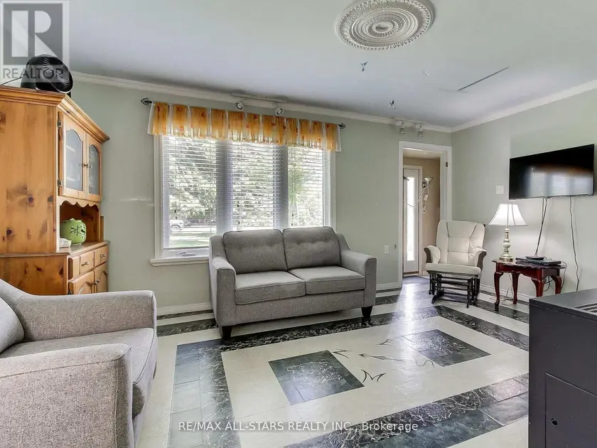 Detached at 9 RIVERGLEN DRIVE, Georgina