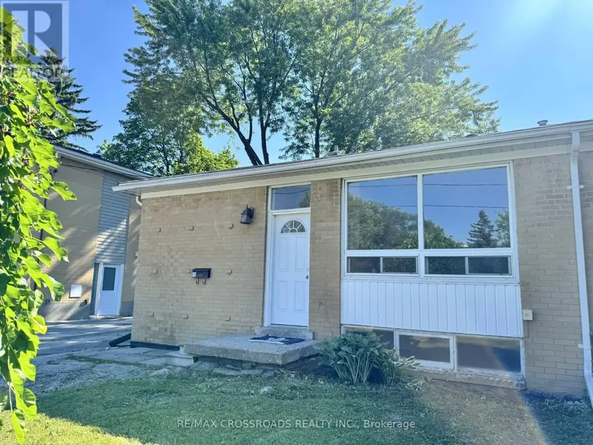 Semi-Detached/Link at MAIN - 21 DAVIS ROAD, Aurora