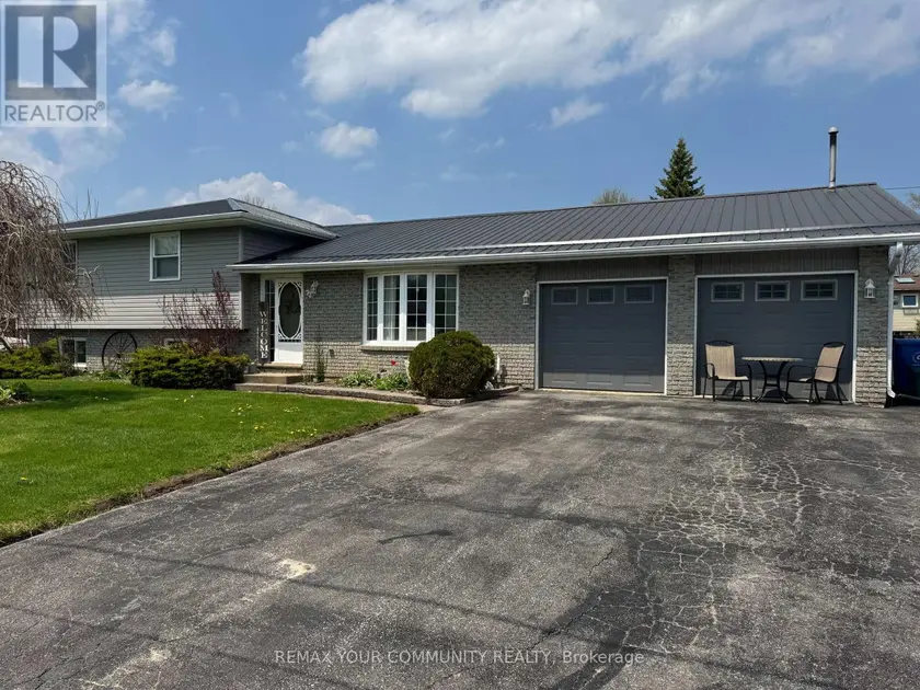 Detached at 72 DOUGLAS STREET, Georgina