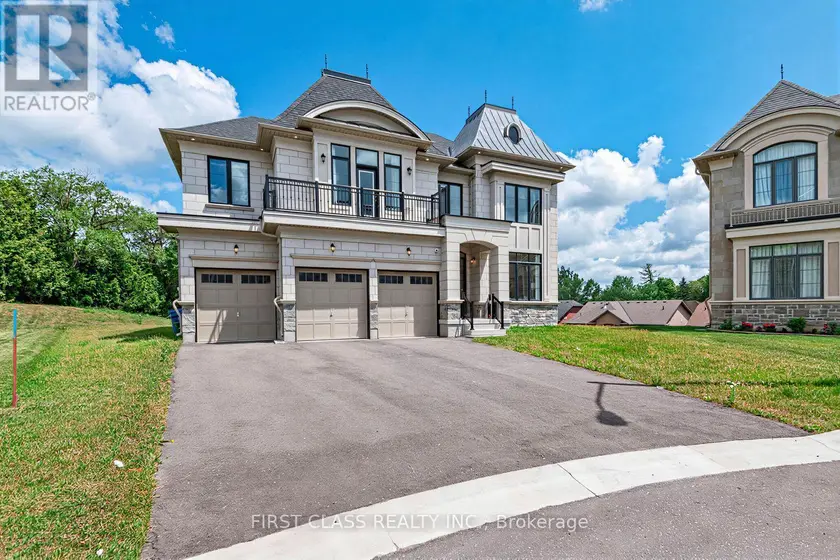 Detached at 15 KENNETH CAMPBELL COURT, Aurora