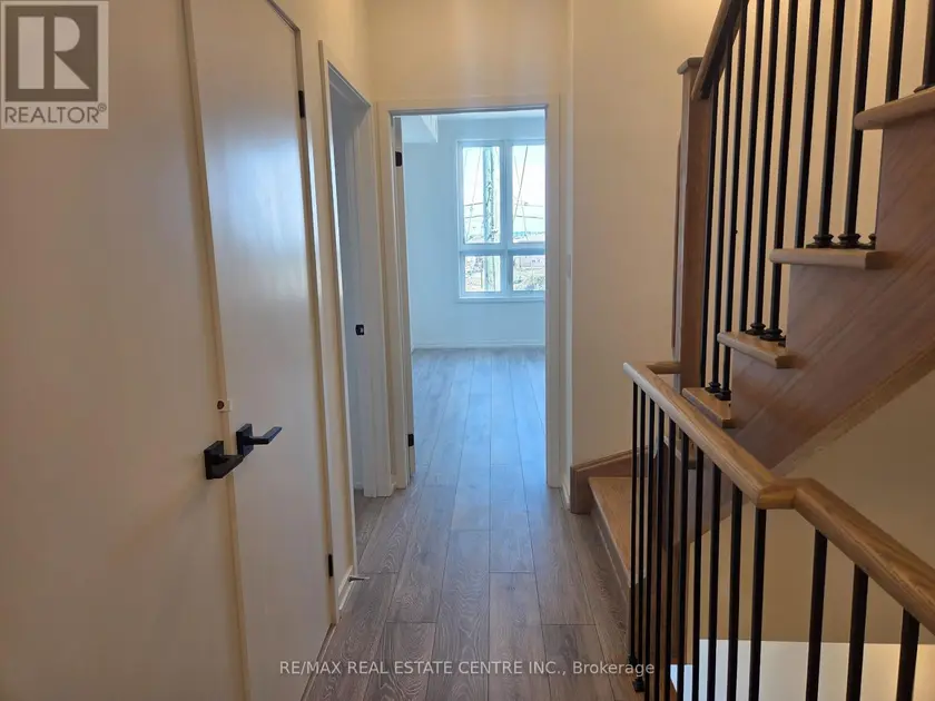 Townhouse at 7 - 16 LYTHAM GREEN CIRCLE, Newmarket