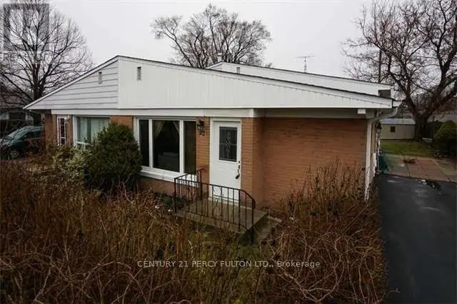 Semi-Detached/Link at BSMNT - 92 SEPTONNE AVENUE, Newmarket