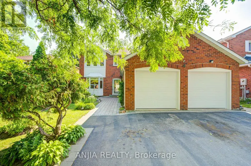 Detached at 8 BROOKLYN CRESCENT, Markham
