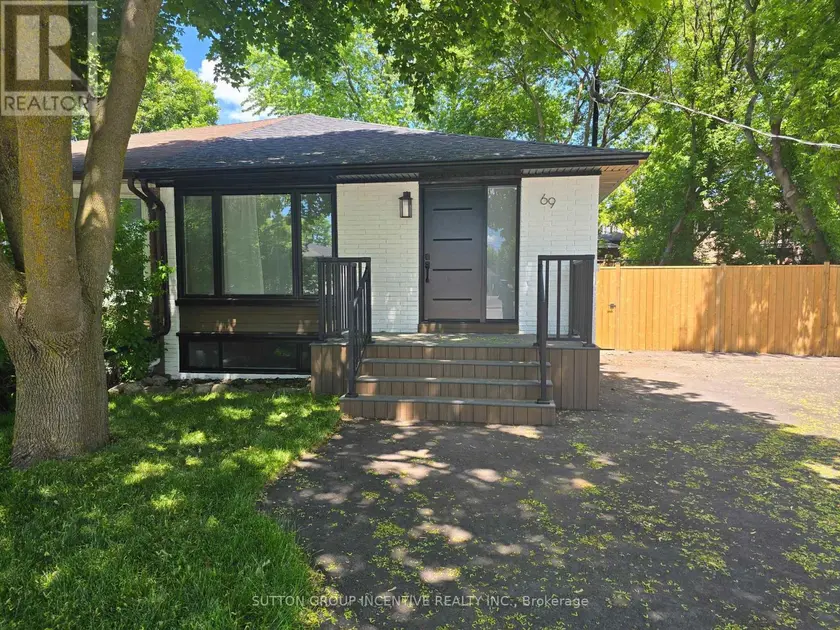 Semi-Detached/Link at MAIN - 69 MARLIN COURT, Newmarket