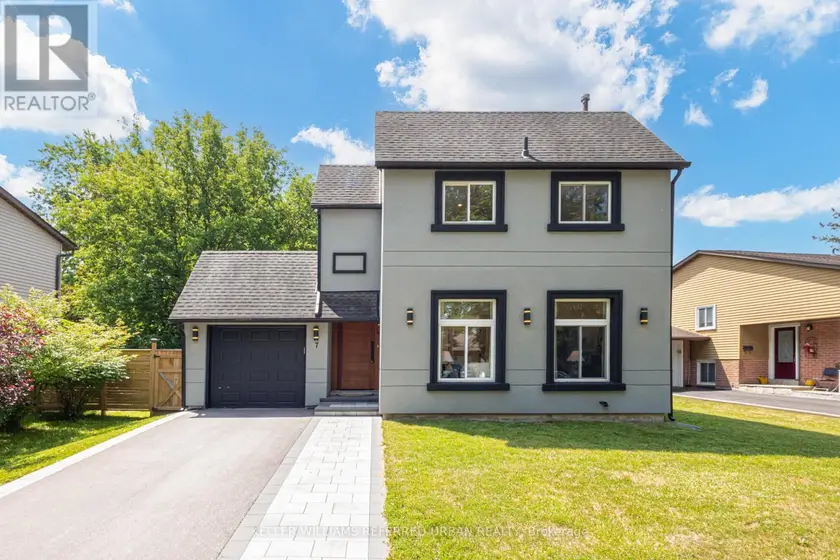 Detached at 7 COSSAR DRIVE, Aurora