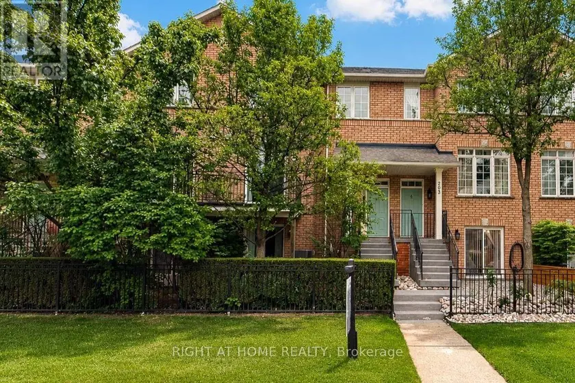 Townhouse at 204 - 23 OBSERVATORY LANE, Richmond Hill