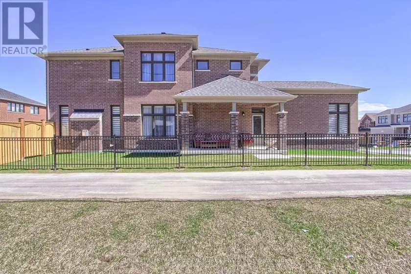 Detached at 2 BIG CANOE DRIVE, Georgina