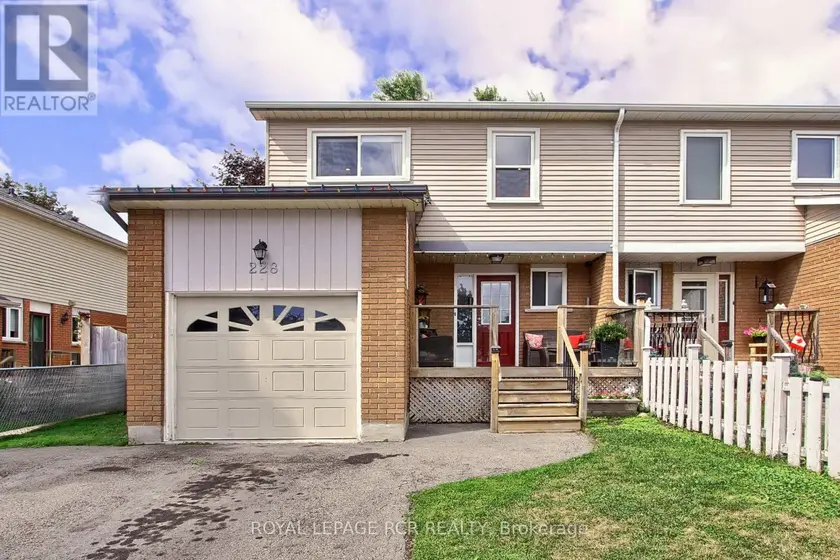 Semi-Detached/Link at 228 COLLINGS AVENUE, Bradford West Gwillimbury