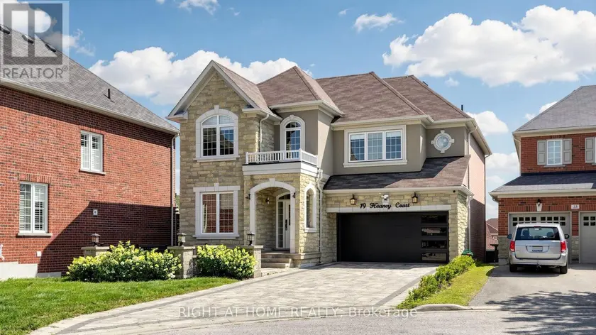 Detached at 19 HEANEY COURT, Aurora