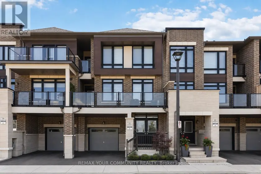 Townhouse at 92 HOLYROOD CRESCENT, Vaughan