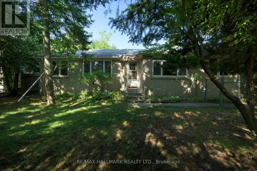 Detached at 4 CRESTVIEW ROAD, King
