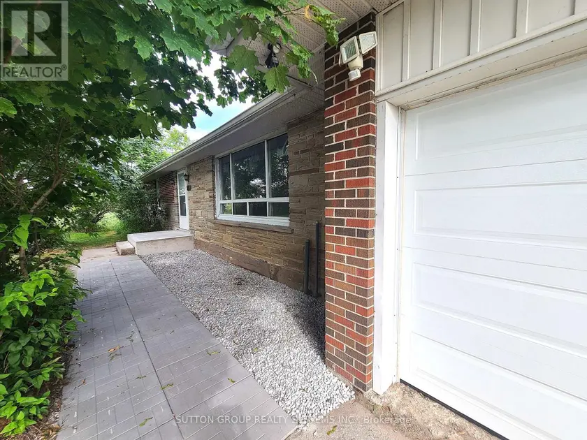 Detached at 998 KING ROAD, King