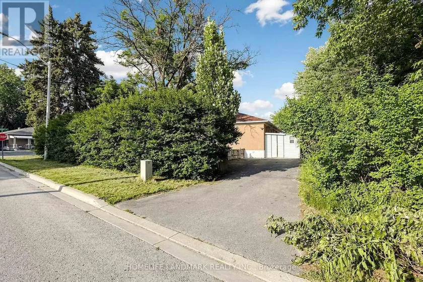 Semi-Detached/Link at 212 BEECHY DRIVE, Richmond Hill