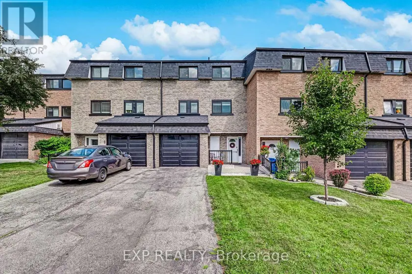 Townhouse at 6 POPLAR CRESCENT, Aurora