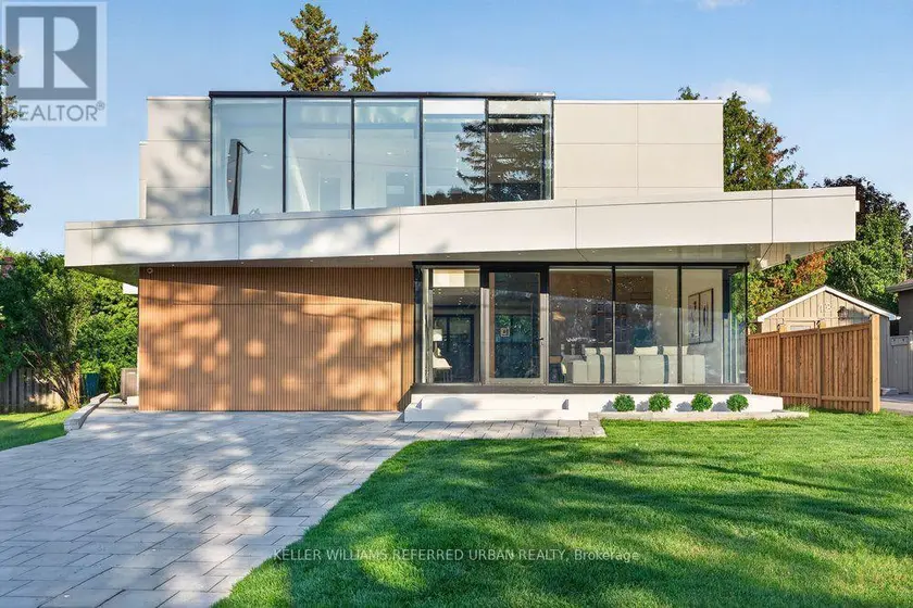 Detached at 11 KNOWLES CRESCENT, Aurora