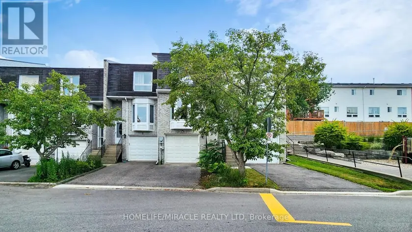 Townhouse at 4 WILLIAM CURTIS CIRCLE, Newmarket