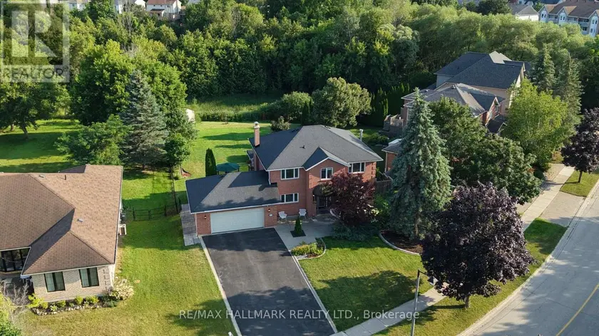 Detached at 97 THOMPSON DRIVE, East Gwillimbury