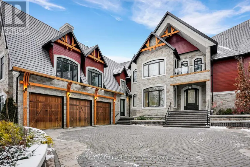 Detached at 15 GLENVIEW HEIGHTS LANE, King