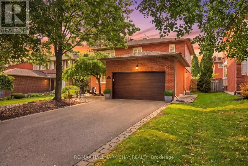 Detached at 23 TWELVE OAKS DRIVE, Aurora