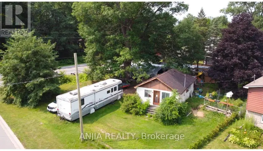 Detached at 2 OAK AVENUE, East Gwillimbury