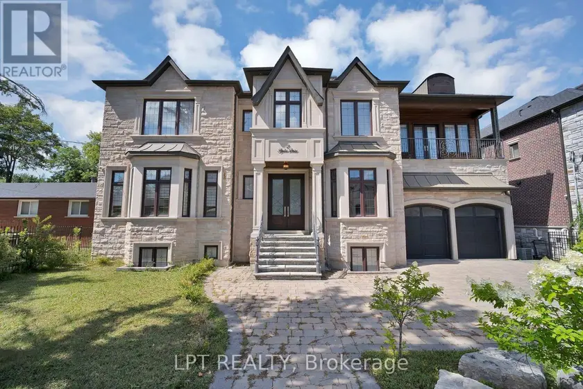 Detached at 2 POPLAR DRIVE, Richmond Hill