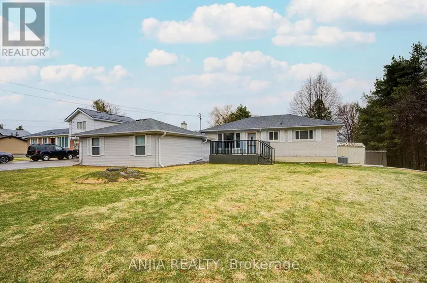 Detached at 1369 RAVENSHOE ROAD, East Gwillimbury