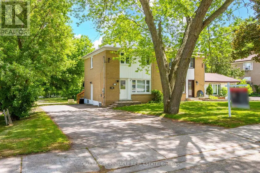 Semi-Detached/Link at 11 ELIZABETH STREET, Markham