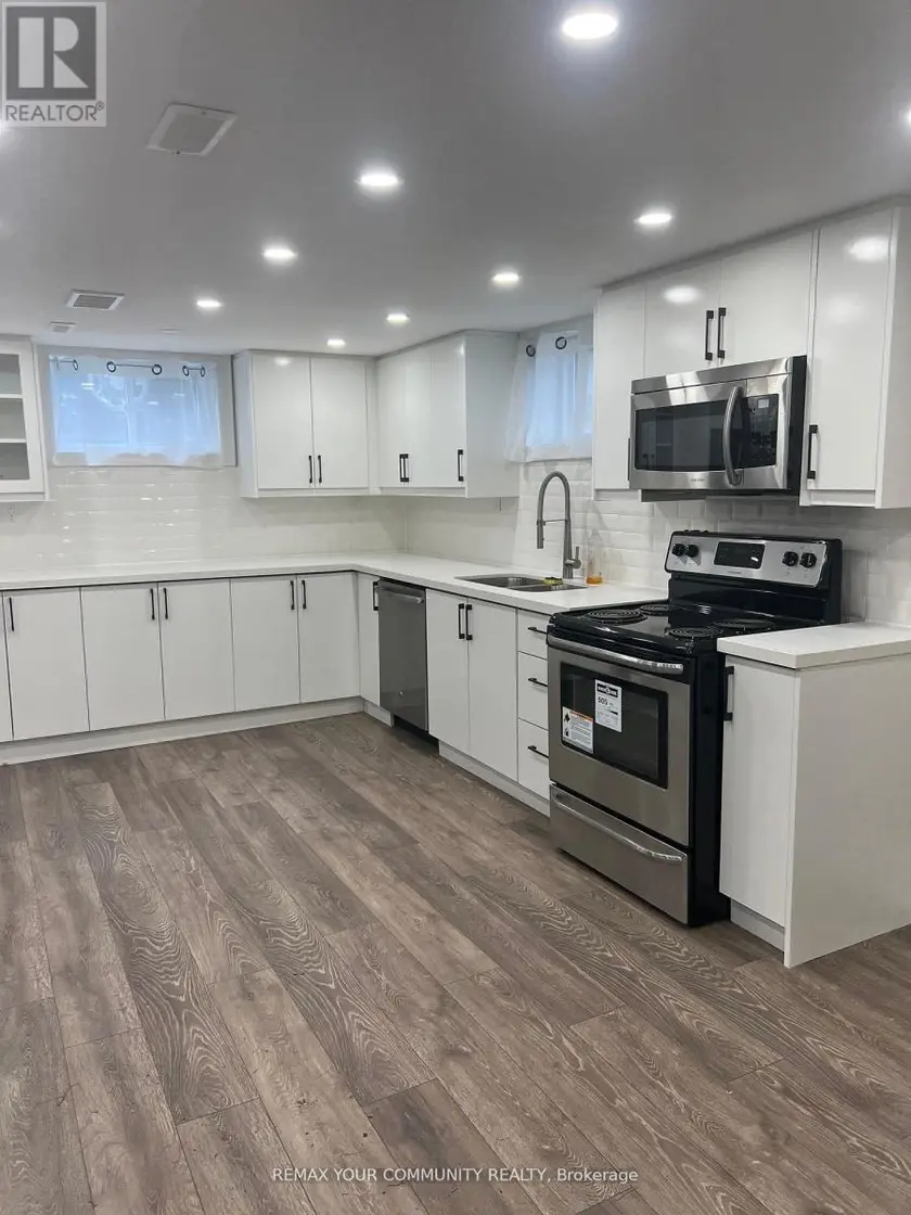 Detached at 23 IRWIN AVENUE, Aurora