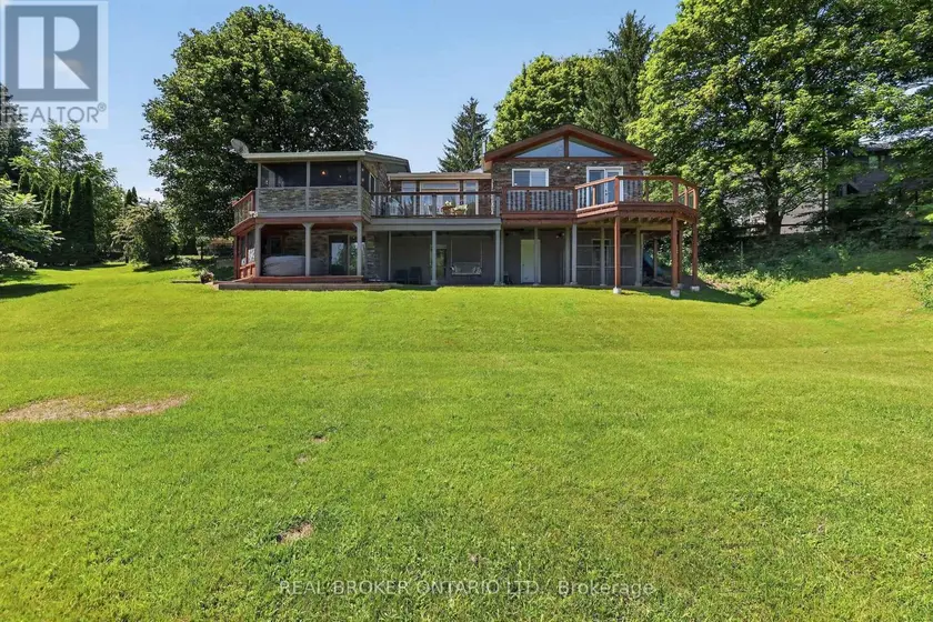 Detached at 20417 CENTRE STREET, East Gwillimbury