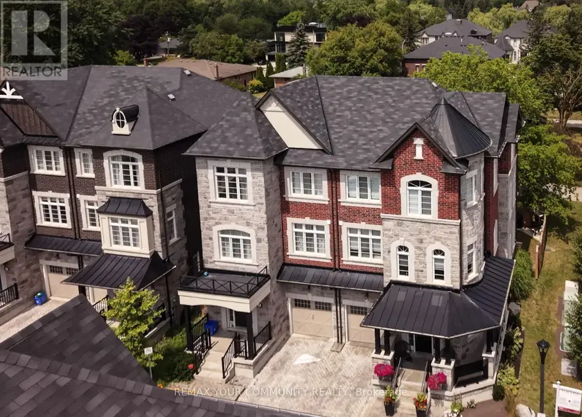 Semi-Detached/Link at 6 GLOBEMASTER LANE, Richmond Hill