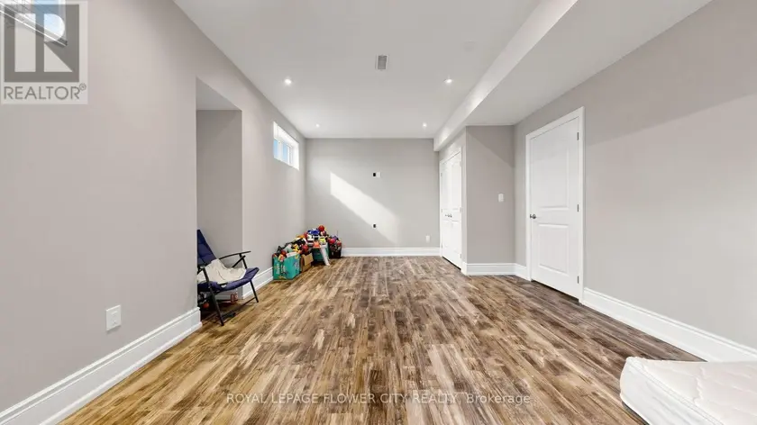 Detached at 12 PARADISE VALLEY TRAIL, King