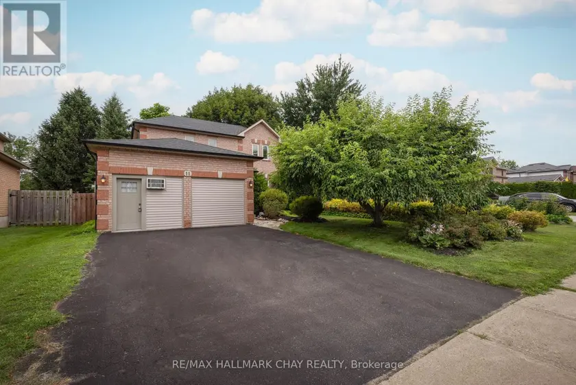 Detached at 11 DUGDALE AVENUE, New Tecumseth
