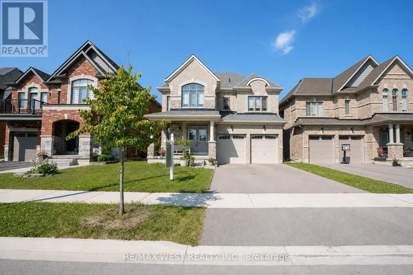 Detached at 206 DOG WOOD BOULEVARD, East Gwillimbury