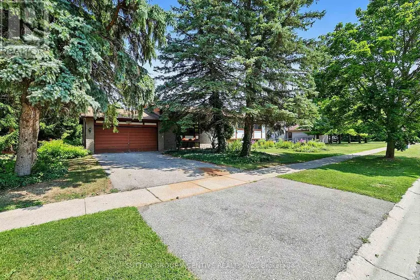 Detached at 37 MOORE PARK DRIVE, King