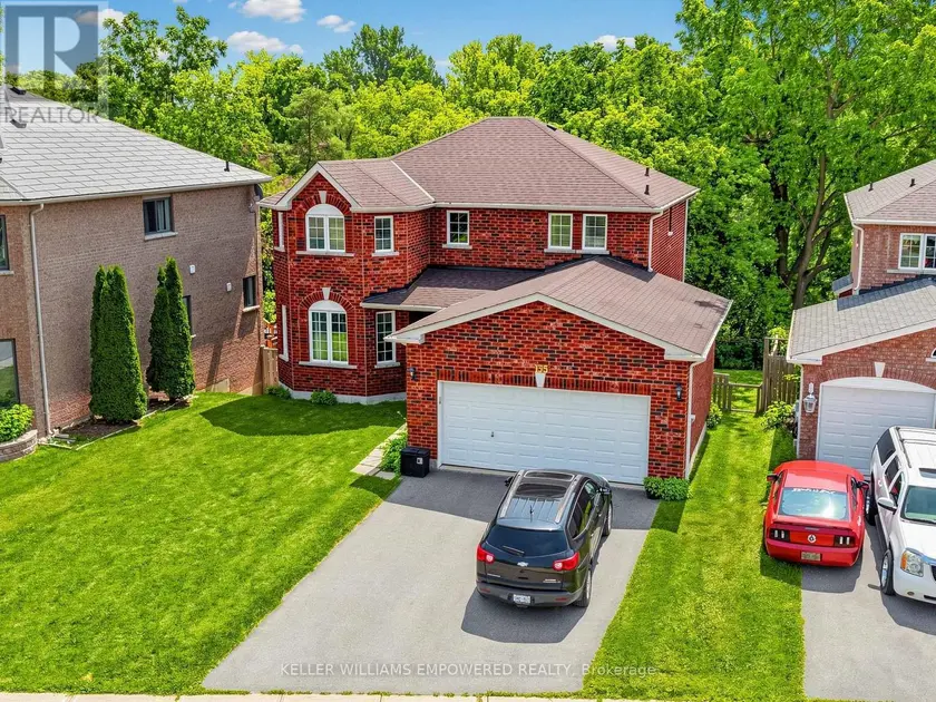 Detached at 135 BUCHANAN DRIVE, New Tecumseth