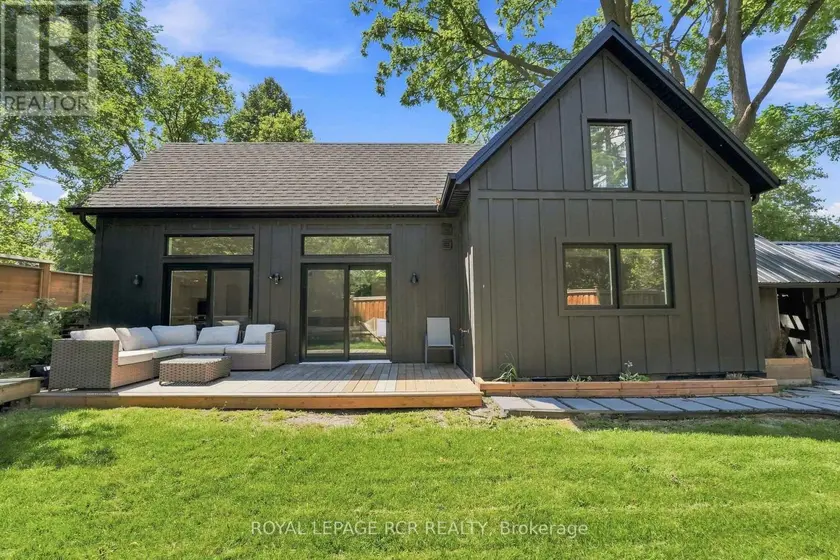Detached at 23 MARK STREET, Aurora