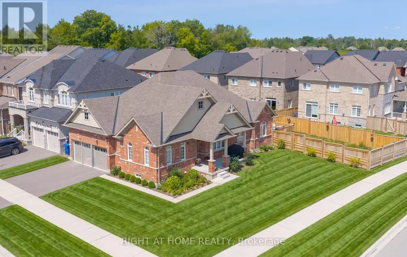Detached at 2 CLIFF THOMPSON COURT, Georgina