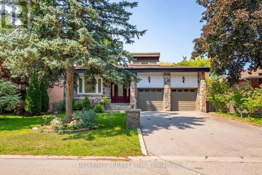Detached at 10 EAST DRIVE E, Markham