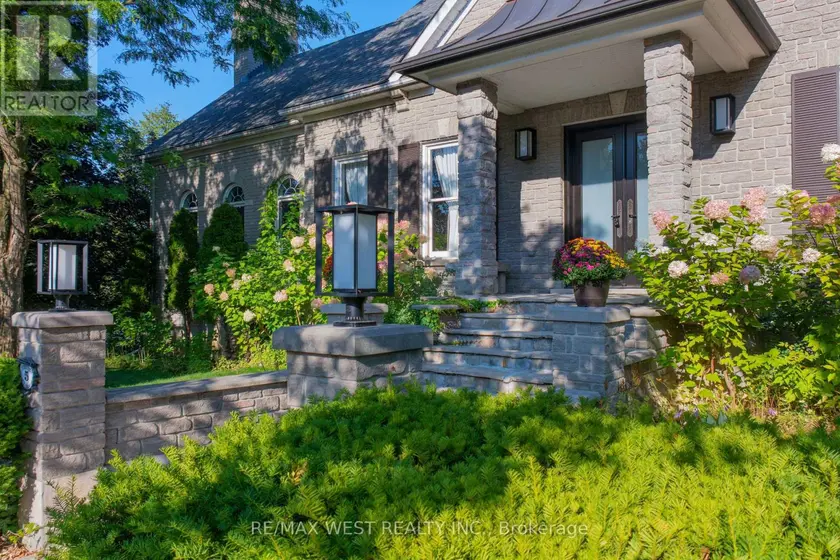 Detached at 5 HUMBERVIEW DRIVE, Vaughan