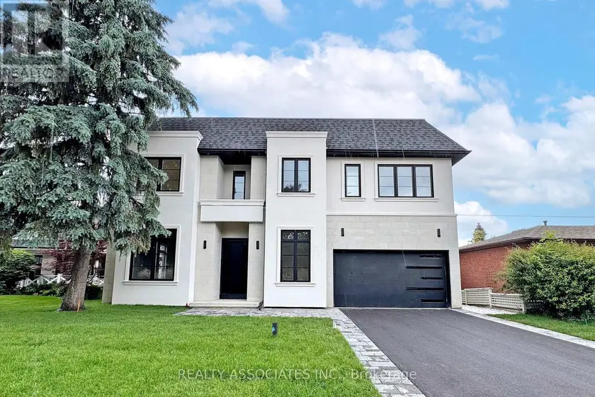 Detached at 32 COSSAR AVENUE, Aurora
