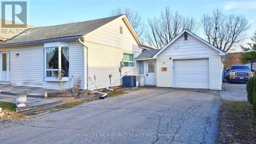 Detached at 11 RIVERGLEN DRIVE, Georgina
