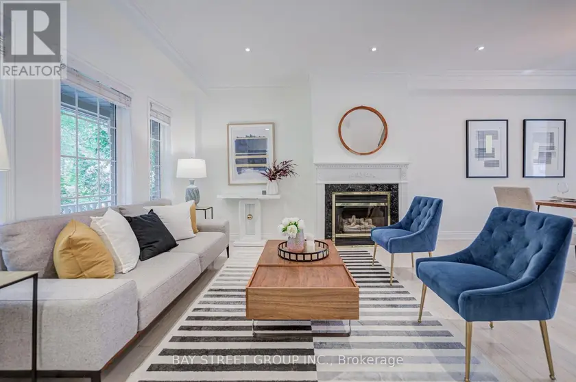 Townhouse at 5 LUXTON AVENUE, Aurora