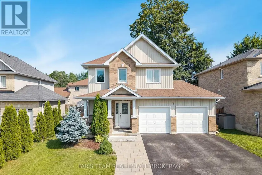 Detached at 7 MANCINI DRIVE, Essa