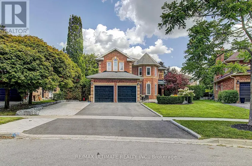 Detached at 351 FAIRWAY GARDENS, Newmarket
