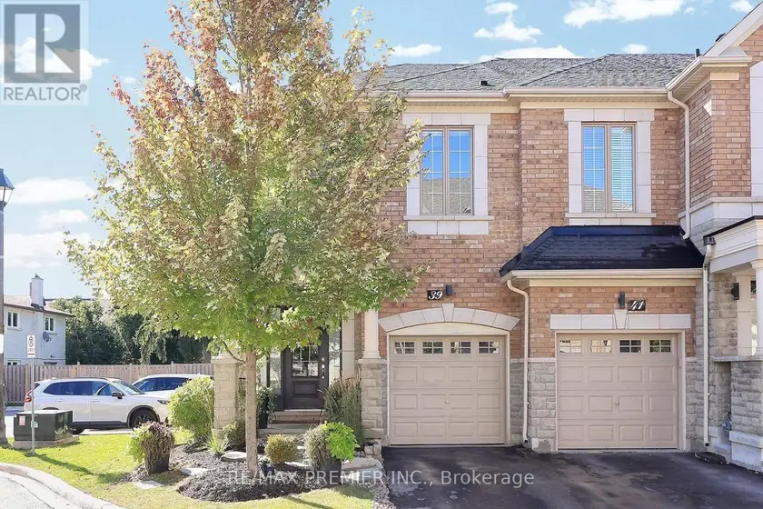 Townhouse at 39 CALIBER COURT, King