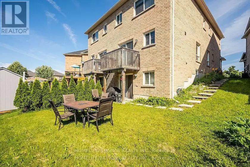 Semi-Detached/Link at WALKOUT BASEMENT - 32 FOUR SEASONS CRESCENT, Newmarket