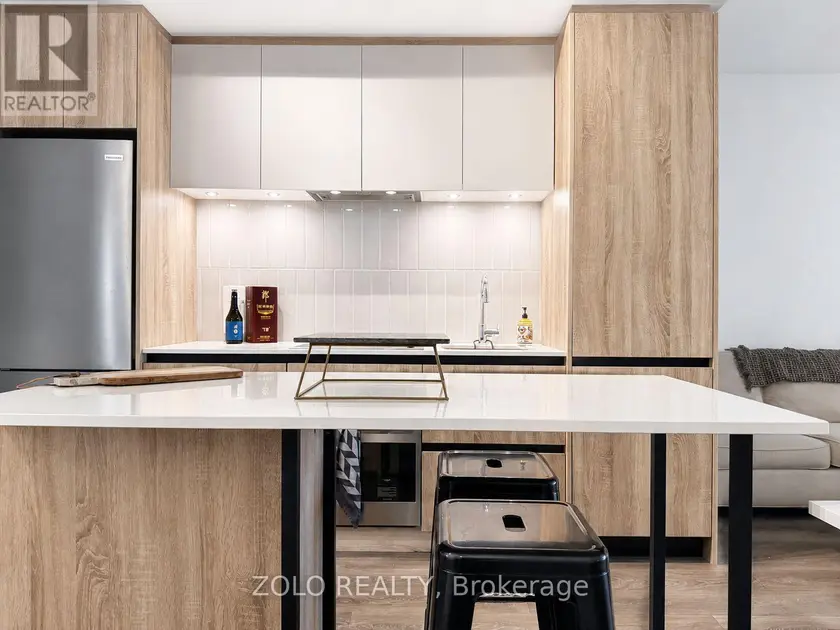 Apartment at 121 - 8 BEVERLEY GLEN BOULEVARD, Vaughan