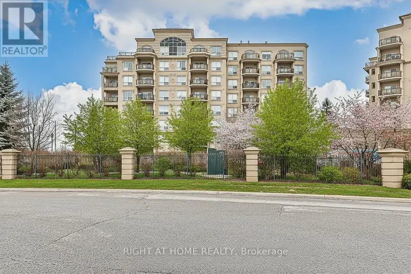 Apartment at 305 - 8 MAISON PARC COURT, Vaughan
