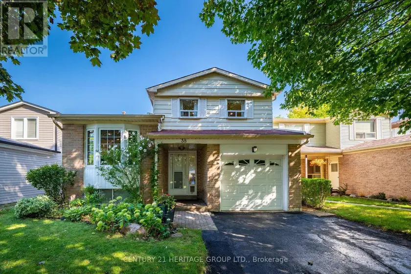 Detached at 38 KITSILANO CRESCENT, Richmond Hill